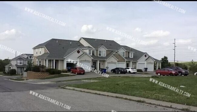 Building Photo - Beautiful and Spacious Olathe West Townhome-Available NOW!!