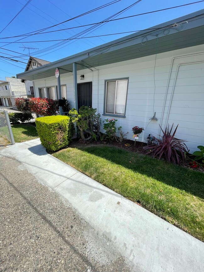 Primary Photo - 15812 Hawthorne Blvd