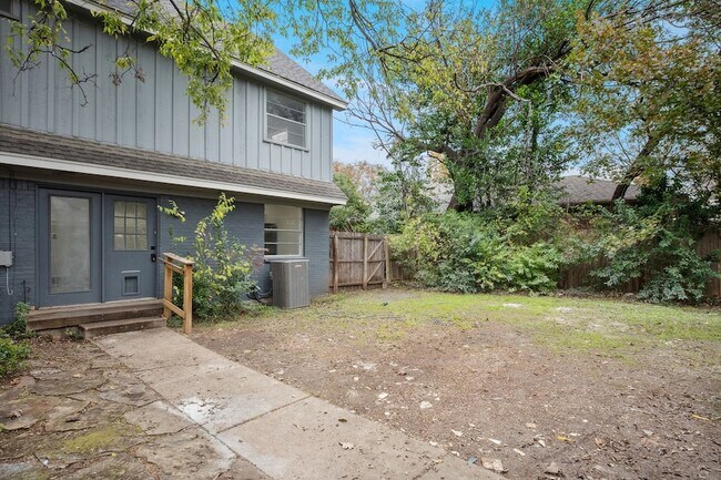 Building Photo - 7626 Dentcrest Dr