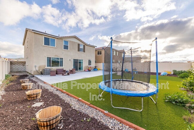 Building Photo - 4872 Goldfinch St