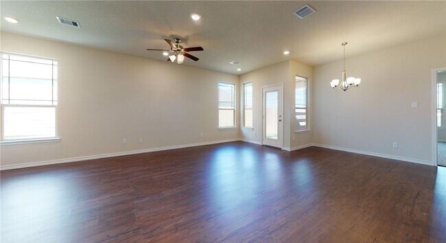 Building Photo - 3 Bedroom, 2 Bath in Midtown Subdivision C...
