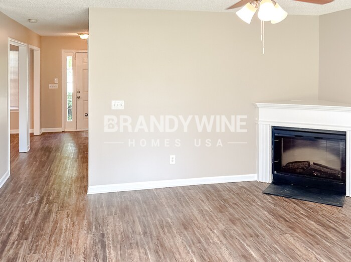 Building Photo - 6202 Hickory Ln Cir