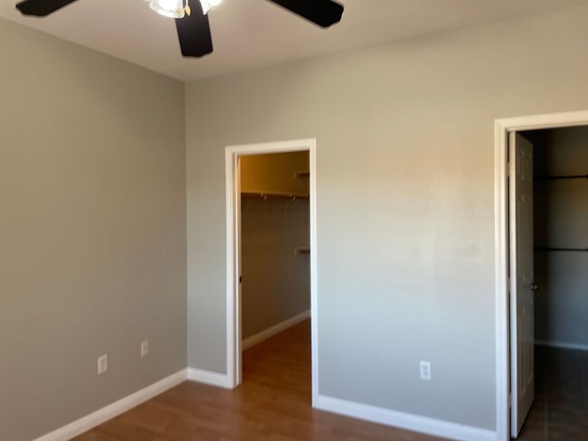 Building Photo - 2 bedroom upgraded condo in Silverado Ranch