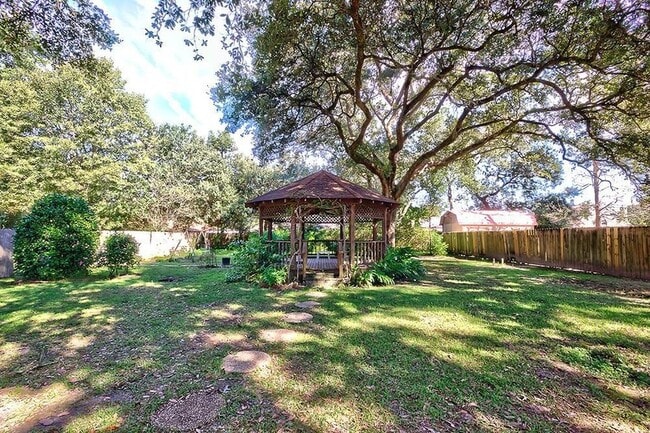 Building Photo - 508 Tanglewood Dr