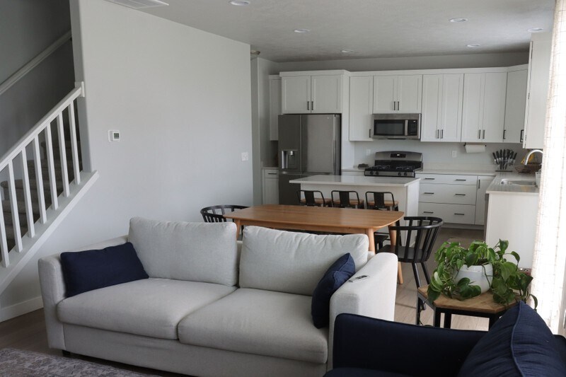 Building Photo - 419 W 720 S