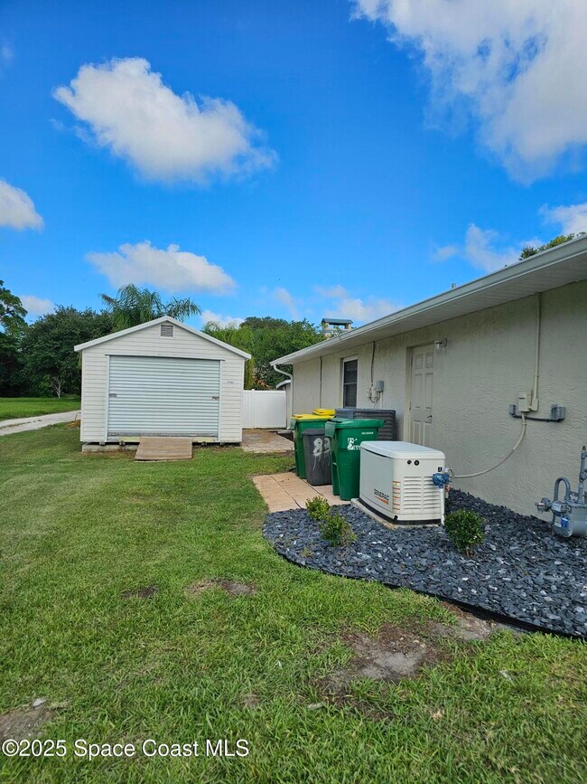 Building Photo - 832 Newfound Harbor Dr