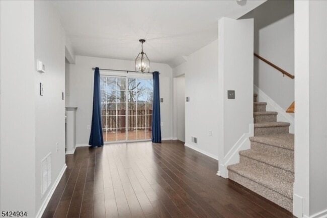 Building Photo - 5 Ajax Ct