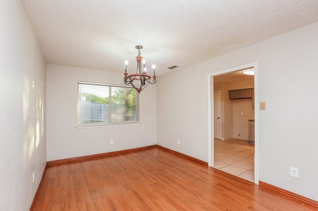 Building Photo - 11731 Yearling Dr