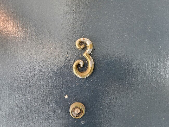 Building Photo - 1075 Delport Ave