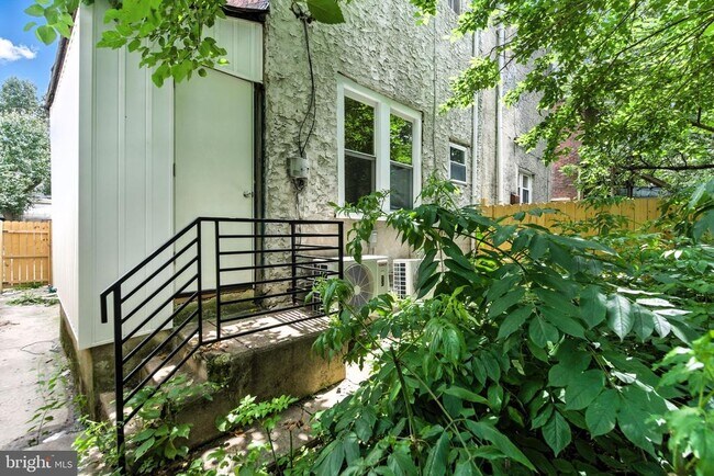 Building Photo - 22 N 53rd St