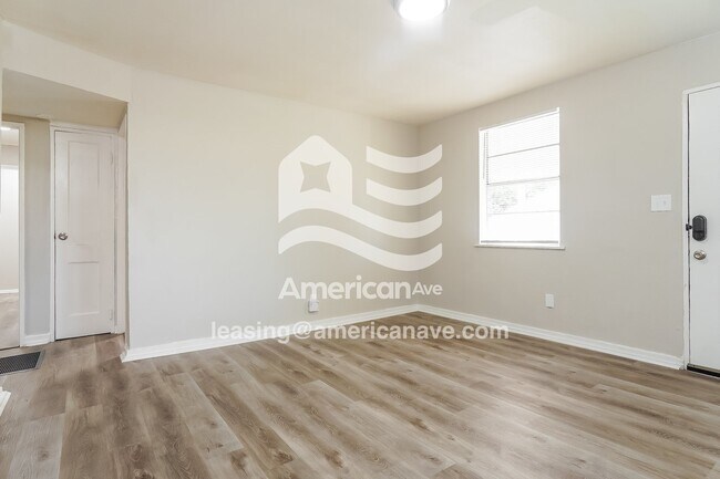 Building Photo - 529 Seminole Cir