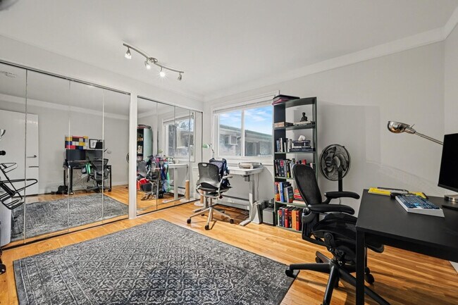 Building Photo - 1245 Island Dr
