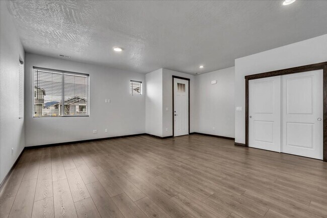 Building Photo - Charming 3 Bed and 2 Bath Home