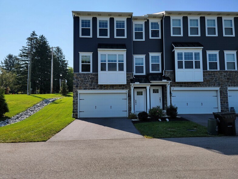 Building Photo - 10 Glenbrook Ct