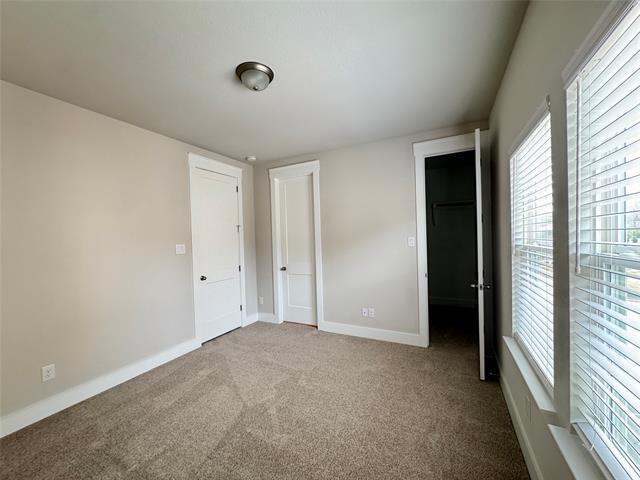 Building Photo - 805 Meadowcrest Dr