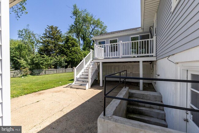 Building Photo - 742 Whitehall Beach Rd