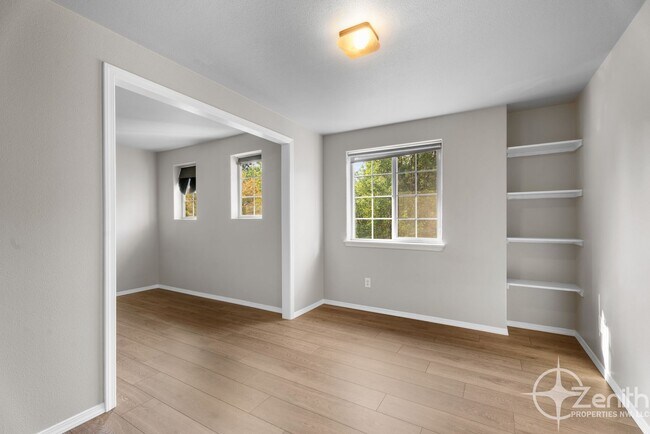 Building Photo - HALF OFF 2ND MONTHS RENT! Fully Updated 4 ...