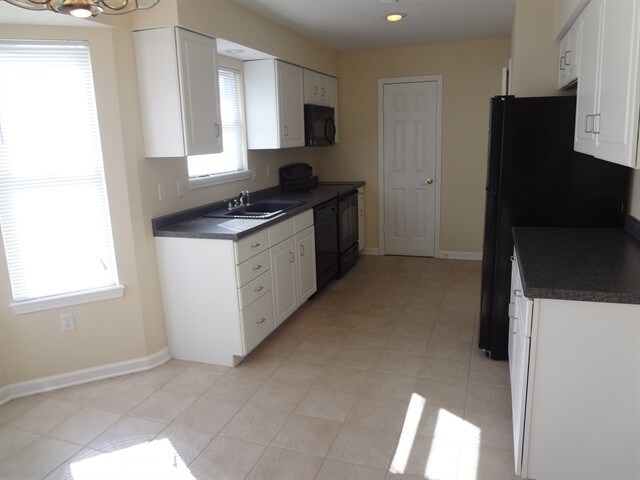 Building Photo - 17879 Grassy Knoll Dr