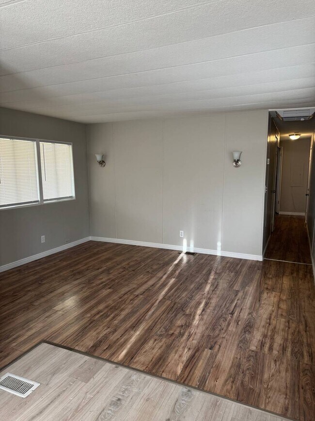 Building Photo - SALINA RENTALS - TRLR #3