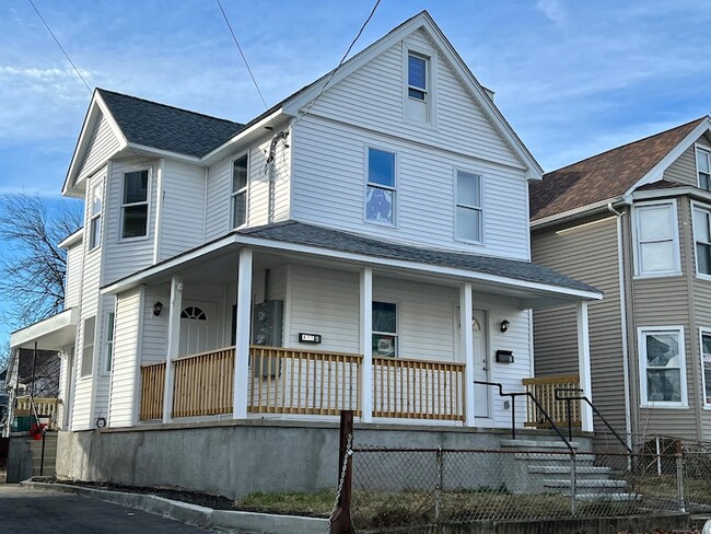 Building Photo - 415 Hollister Ave