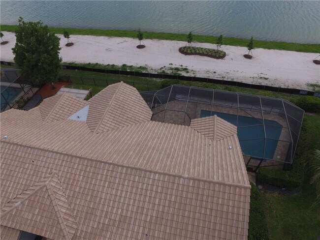 Building Photo - 2748 Oak Tree Ln