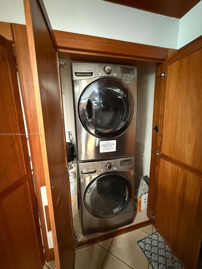 Building Photo - 8700 SW 19th Terrace