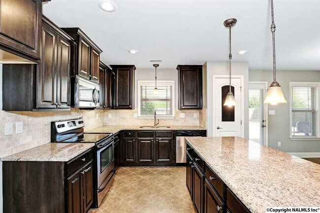 Building Photo - 110 Healey Dr