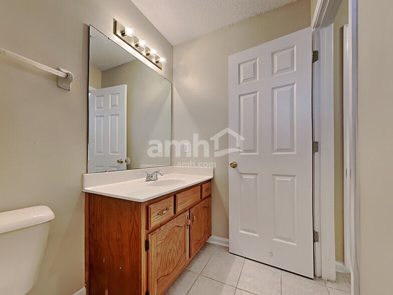 Building Photo - 3047 Valley Green Ln
