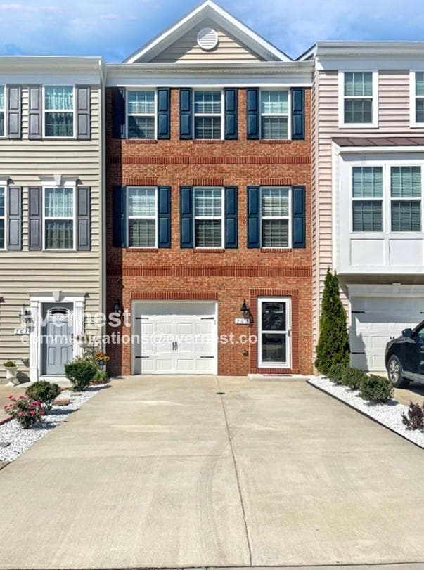 Primary Photo - 705 Bunker Ln