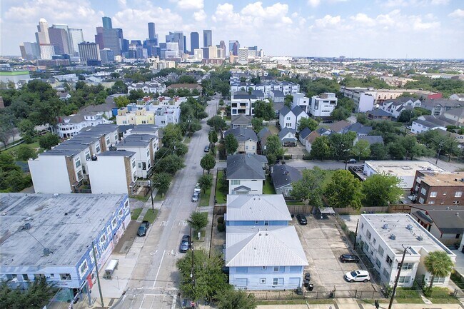 Building Photo - 3409 La Branch St