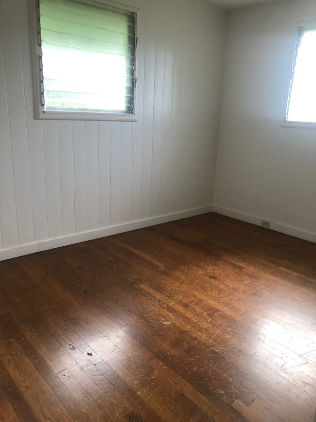 Building Photo - Single Family Home with large yard