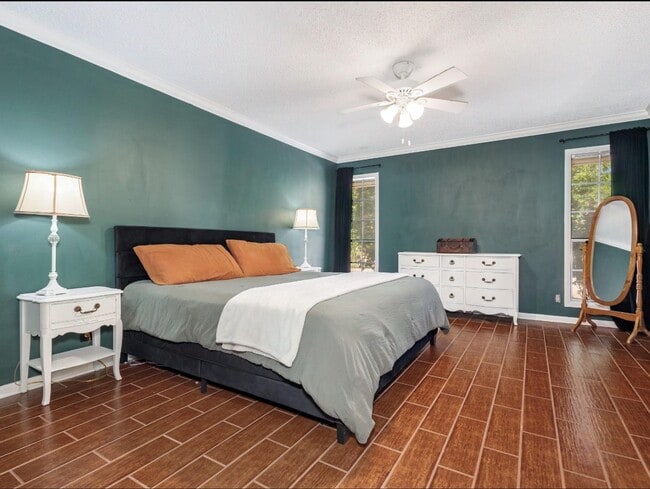 Building Photo - 3 Bed 2.5 Bath Home | Garage | Beautiful C...