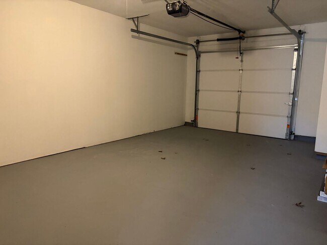 Building Photo - Q&amp;H7513/15