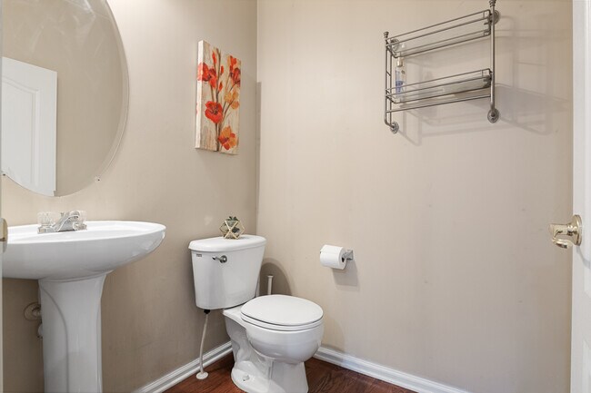 Building Photo - 9 Crest Ct