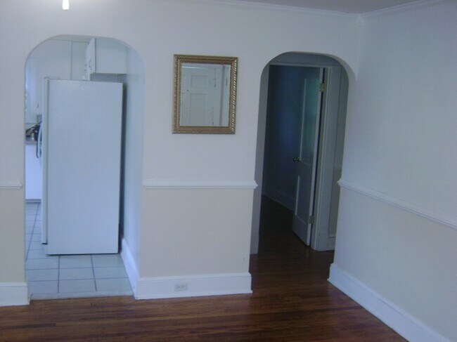 Building Photo - 1206 Cherry Ave
