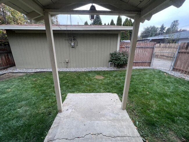 Building Photo - 1227 4th St