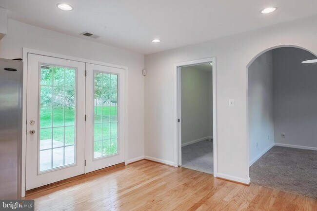 Building Photo - 5008 Treetop Ln