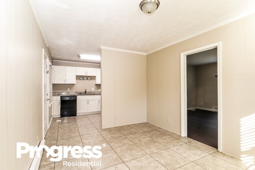 Building Photo - 135 Short Hills Dr