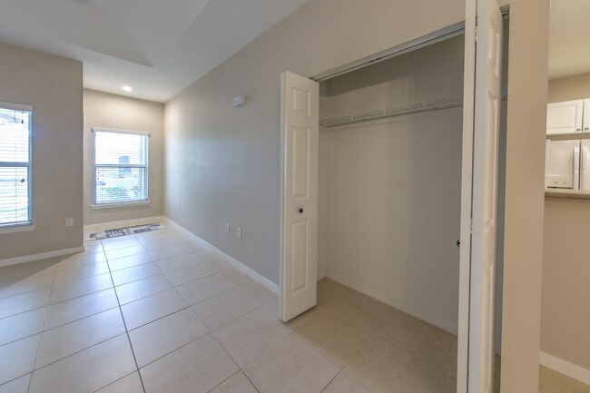 Building Photo - 1868 S Dovetail Dr