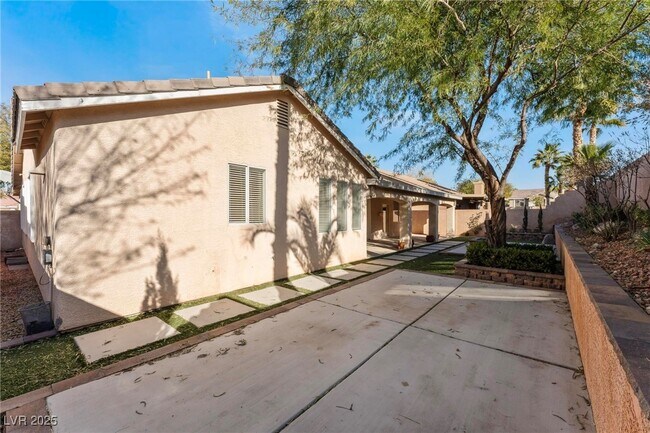 Building Photo - 2267 Alanhurst Dr