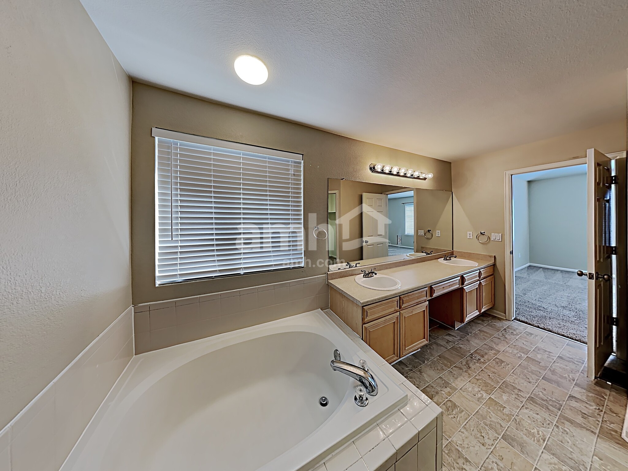 Building Photo - 18942 E Vassar Dr