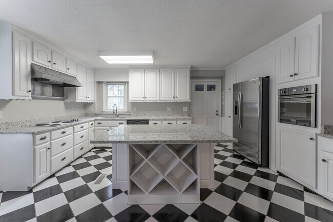 Building Photo - 81 Wills Dr