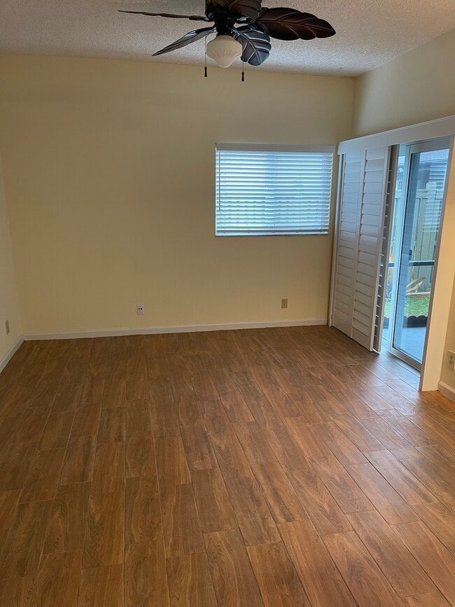 Building Photo - 6546 Windsor Dr