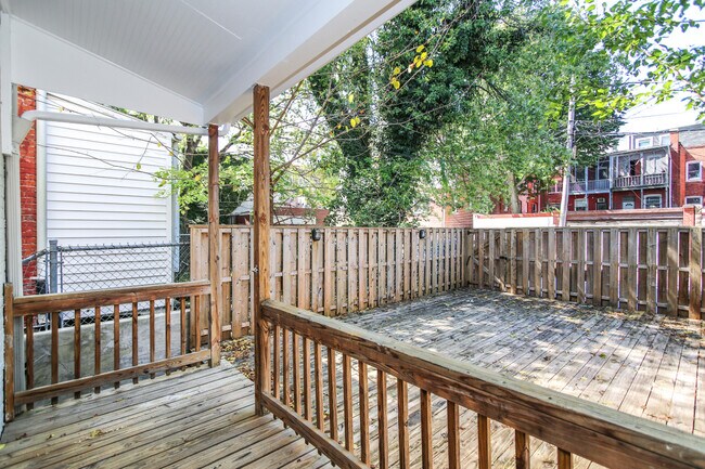 Building Photo - Renovated Columbia Heights 3BD Rowhome wit...