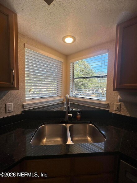 Building Photo - 935 Seashell Ln