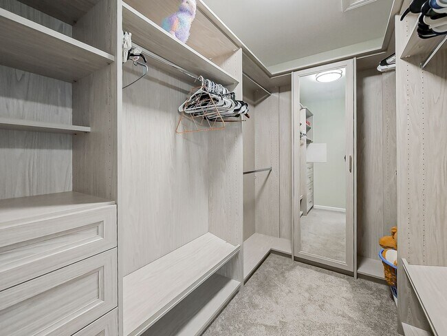 Building Photo - AVAILABLE NOW! Sun-Filled 3-Bed, 2.5-Bath Home with Golf Course Views in Bloomfield Hills