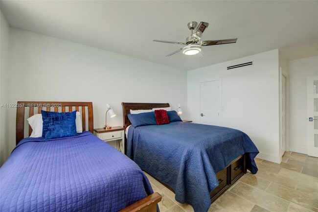 Building Photo - 3725 S Ocean Dr