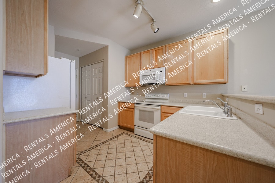 Building Photo - 6535 E Superstition Springs Blvd