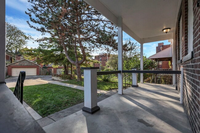 Building Photo - 634 Neil Ave