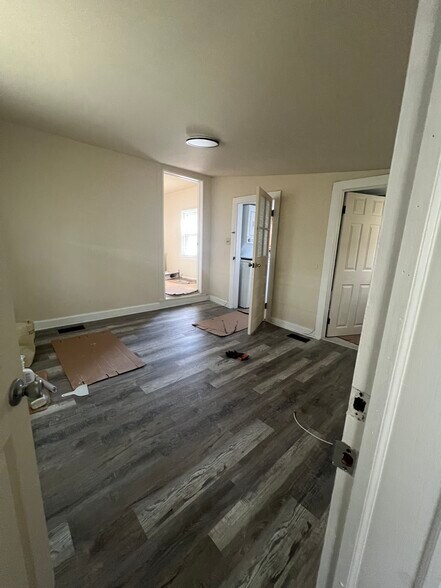 Bedroom fits a Queen size bed - 37 Smith St